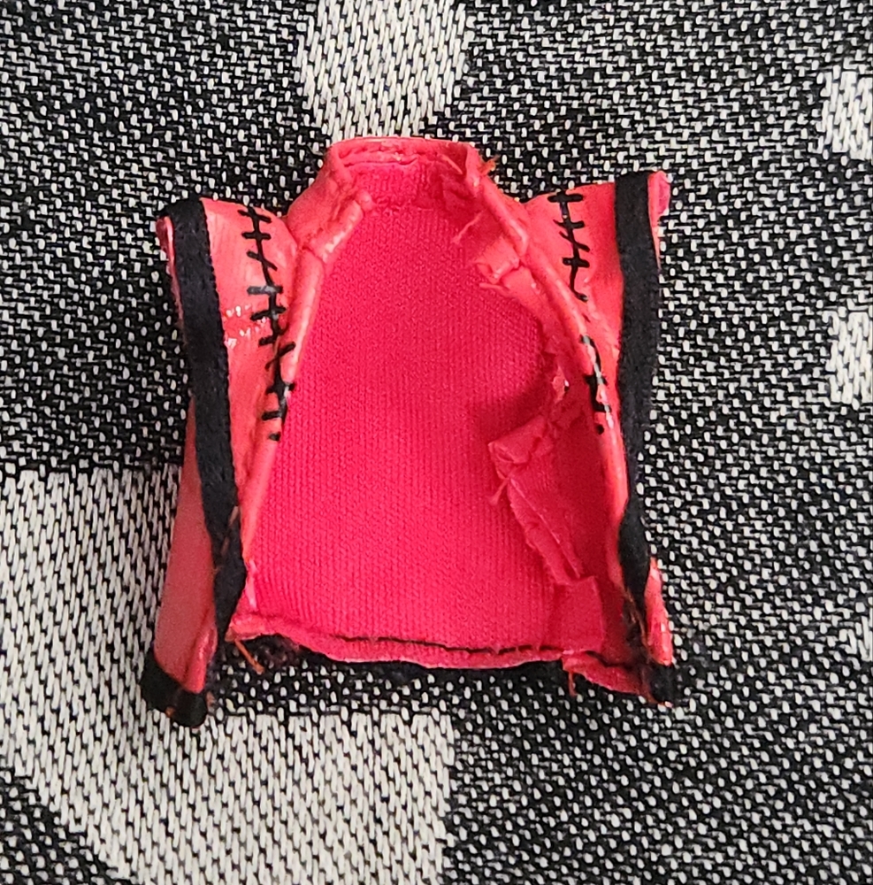 Monster High G1 Zombie Shake Purrsephone Red & Black Stitches Vest BJR16